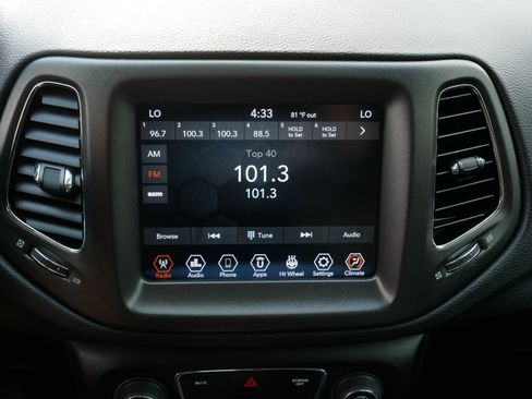 Used 2019 Jeep Compass Trailhawk w/ Leather Interior Group AWD/4WD image 22
