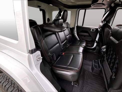 Used 2022 Jeep Wrangler Unlimited Rubicon w/ Steel Bumper Group AWD/4WD image 18