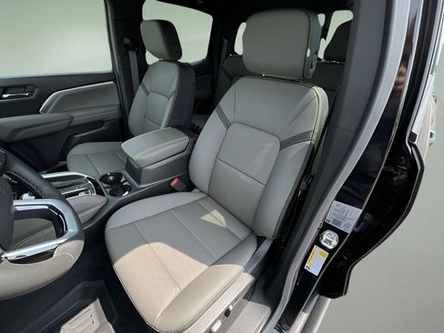 New 2025 Chevrolet Colorado ZR2 w/ Technology Package image 18