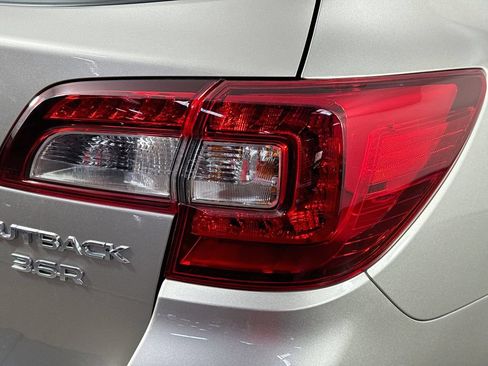 Used 2019 Subaru Outback 3.6R Limited w/ Popular Package #2 AWD/4WD image 34