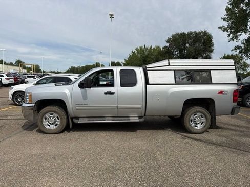 Used 2010 Chevrolet Silverado 2500 LT w/ Interior Plus Package AWD/4WD image 5