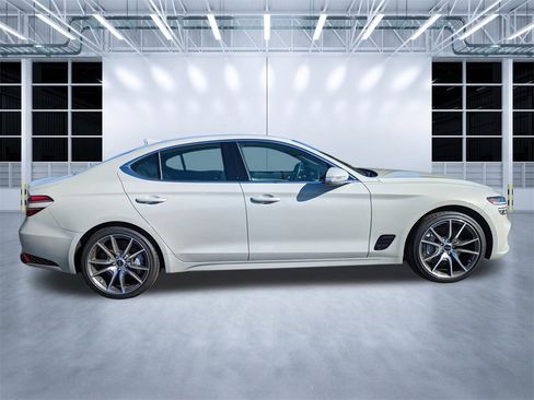 Used 2025 Genesis G70 2.5T image 3