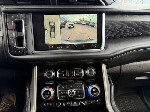 Used 2024 GMC Yukon Denali w/ Advanced Technology Package image 16
