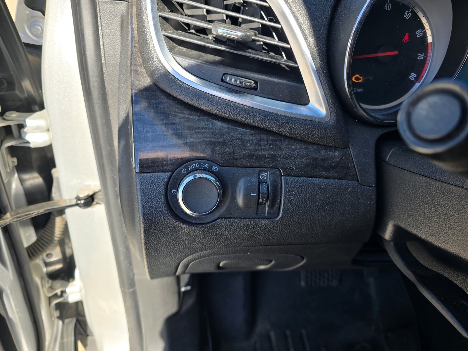 Used 2015 Buick Encore FWD image 18