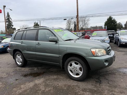 Used 2007 Toyota Highlander 4WD V6 w/ 3rd Row image 2
