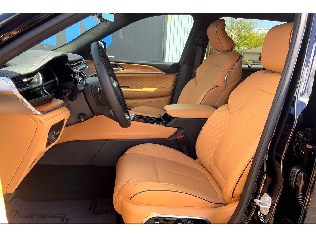 Used 2025 Jeep Grand Cherokee L Summit AWD/4WD image 27
