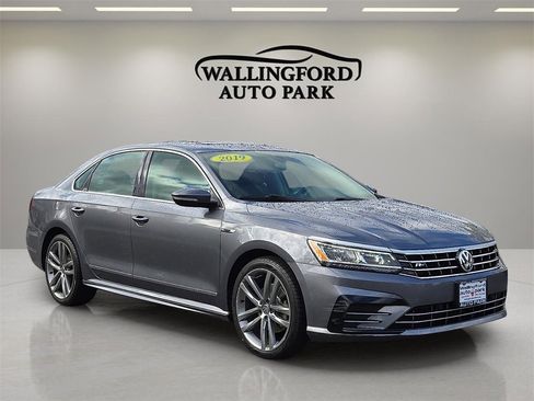 Used 2019 Volkswagen Passat 2.0T SE R-Line image 3