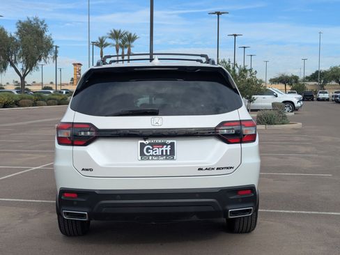 Used 2025 Honda Pilot Black Edition image 4