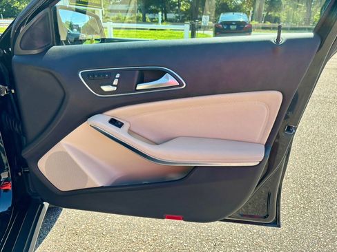 Used 2018 Mercedes-Benz GLA 250 4MATIC image 10
