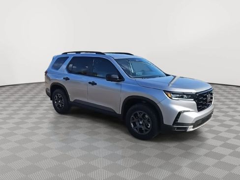 New 2025 Honda Pilot TrailSport image 2