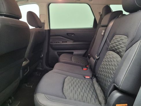 Used 2023 Nissan Pathfinder SV image 18