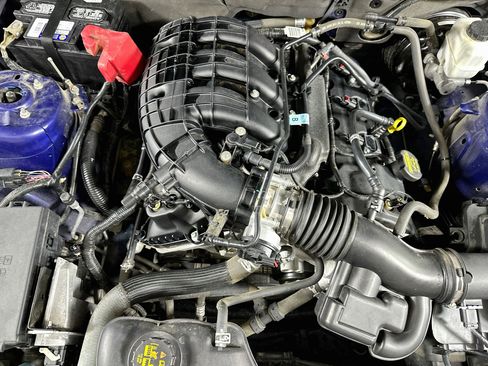 Used 2013 Ford Mustang Premium RWD image 28