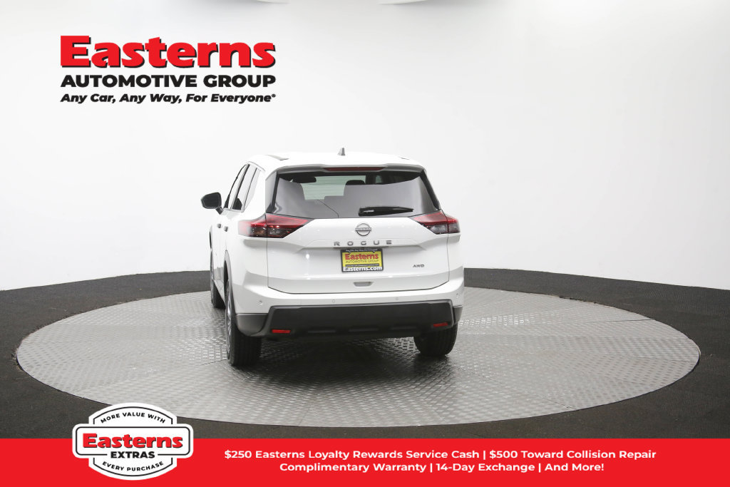 Used 2024 Nissan Rogue S AWD/4WD image 3