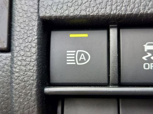 Used 2025 Toyota Tacoma Limited AWD/4WD image 40
