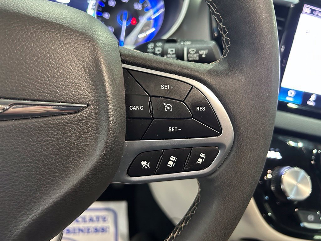 Used 2024 Chrysler Pacifica Touring-L FWD image 25