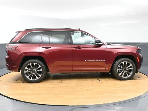 Used 2023 Jeep Grand Cherokee Overland AWD/4WD image 9