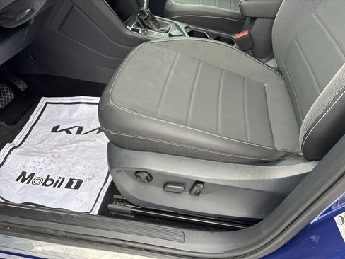 Used 2024 Volkswagen Taos SE image 14