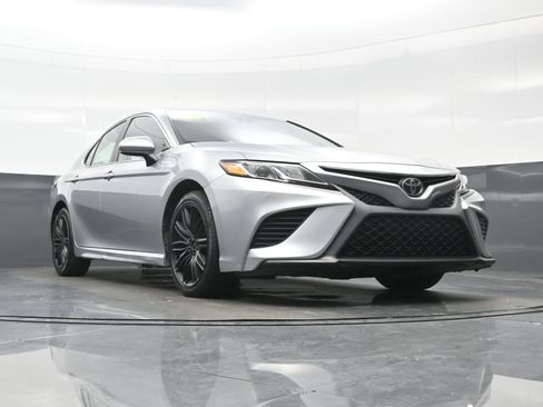 Used 2020 Toyota Camry SE FWD image 28