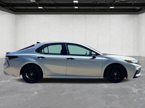 Used 2022 Toyota Camry SE w/ Convenience Package FWD image 6