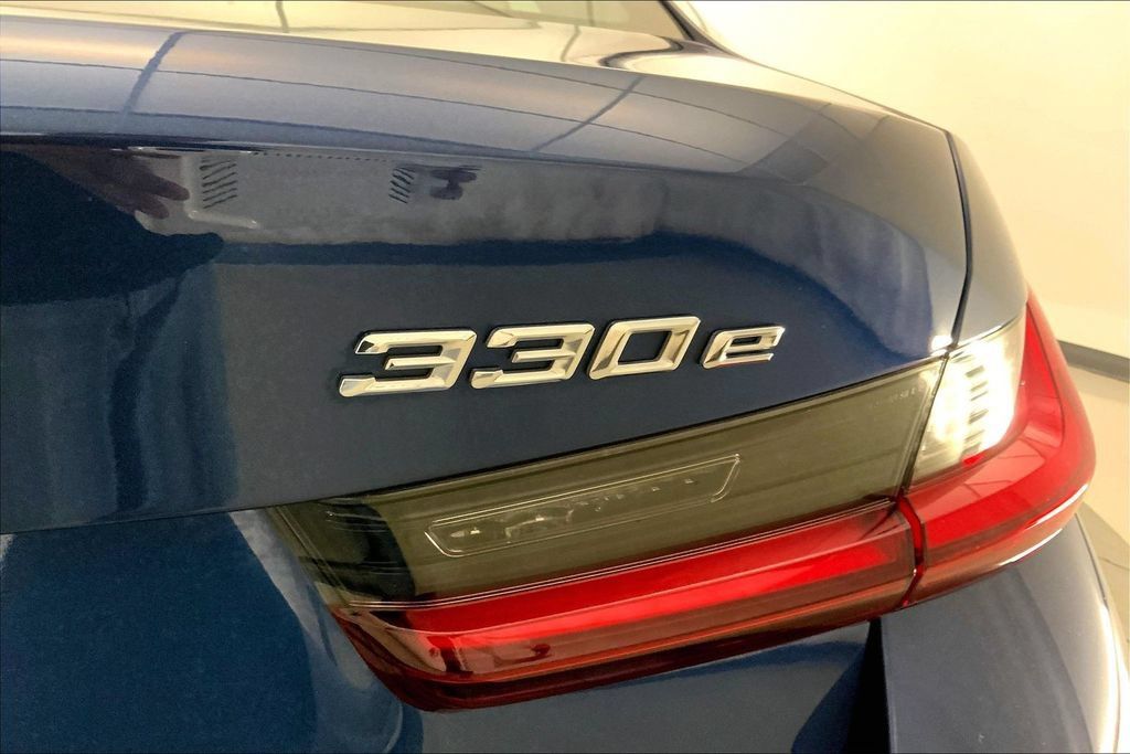 Used 2023 BMW 330e xDrive AWD/4WD image 7