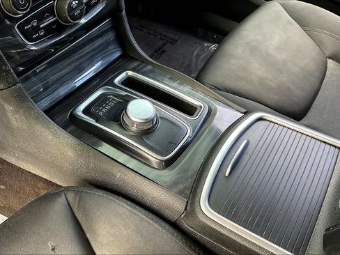Used 2018 Chrysler 300 Touring w/ Sport Appearance Package RWD image 8