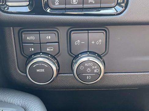 Used 2025 GMC Yukon Denali AWD/4WD image 23