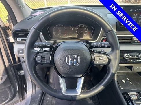 Used 2023 Honda Pilot Touring image 4