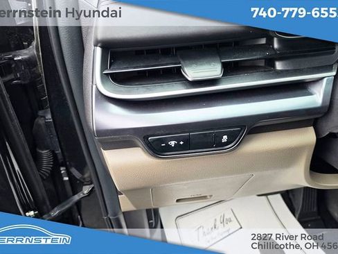 Used 2025 Kia Carnival FWD image 17