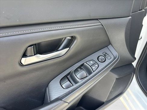 Used 2025 Nissan Sentra SV FWD image 12