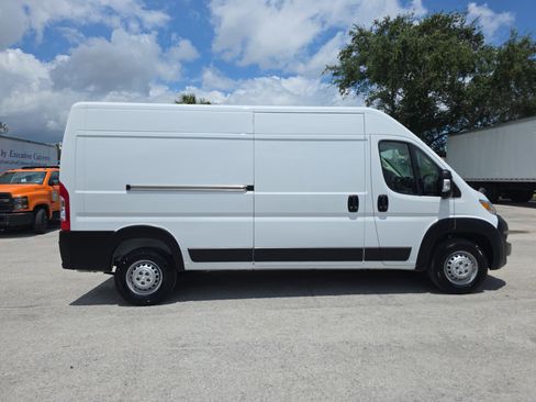 Used 2025 RAM ProMaster 2500 w/ Convenience Group FWD image 8