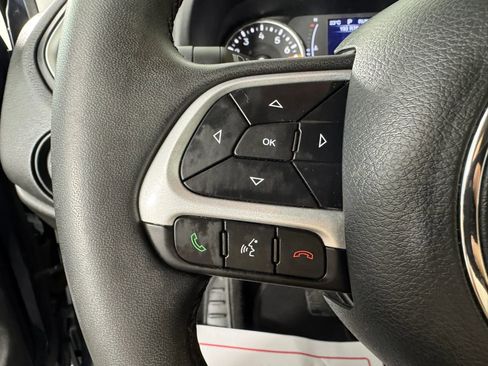 Used 2020 Jeep Renegade Latitude AWD/4WD image 15