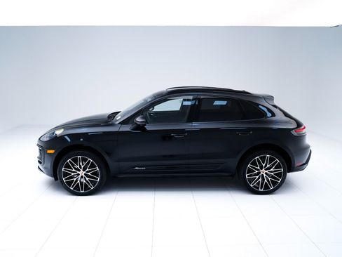 Certified 2026 Porsche Macan AWD/4WD image 2