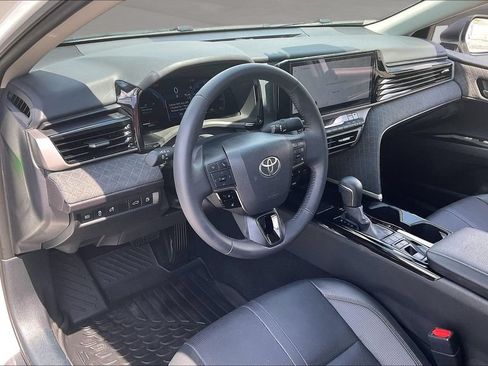 Used 2025 Toyota Camry XLE FWD image 16