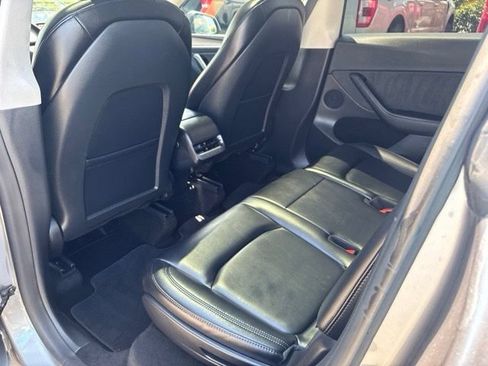 Used 2025 Tesla Model Y Long Range AWD/4WD image 28