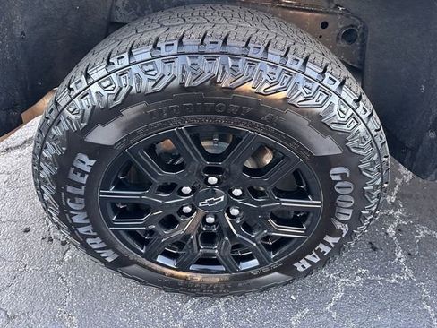 Certified 2023 Chevrolet Colorado Trail Boss w/ Technology Package image 13