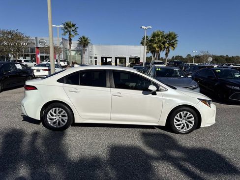 Used 2020 Toyota Corolla LE image 2