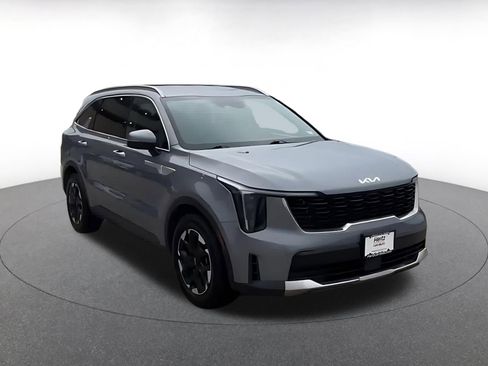 Used 2024 Kia Sorento S FWD image 3
