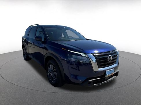 Used 2025 Nissan Pathfinder SV AWD/4WD image 3