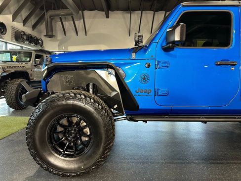 Used 2020 Jeep Gladiator Sport w/ Quick Order Package 24S image 8