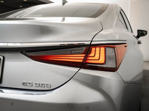 New 2025 Lexus ES 350 w/ Premium Package image 9