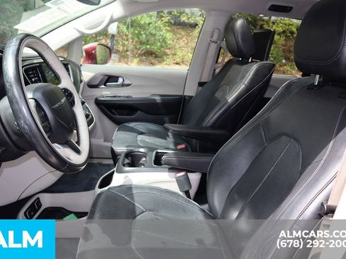 Used 2018 Chrysler Pacifica Limited FWD image 12