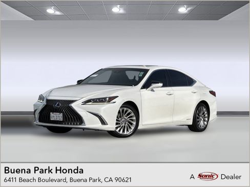 Used 2019 Lexus ES 300h image 1
