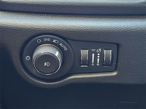 Used 2023 Chrysler Pacifica Pinnacle image 21