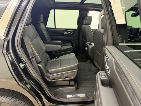 Used 2022 GMC Yukon SLT w/ SLT Premium Package AWD/4WD image 14