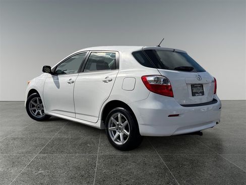 Used 2012 Toyota Matrix L FWD image 3