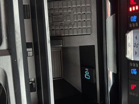 Certified 2025 Ford F350 Lariat w/ Black Appearance Package image 27