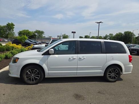 Used 2017 Dodge Grand Caravan GT FWD image 1