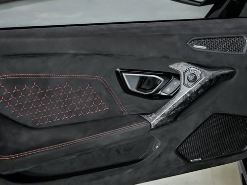 Used 2018 Lamborghini Huracan Performante AWD/4WD image 23