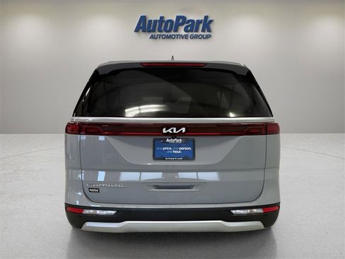 Used 2022 Kia Carnival SX image 6
