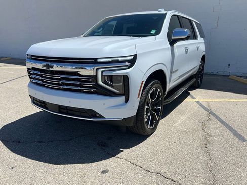 New 2026 Chevrolet Suburban Premier w/ Sun And Tow Package AWD/4WD image 1